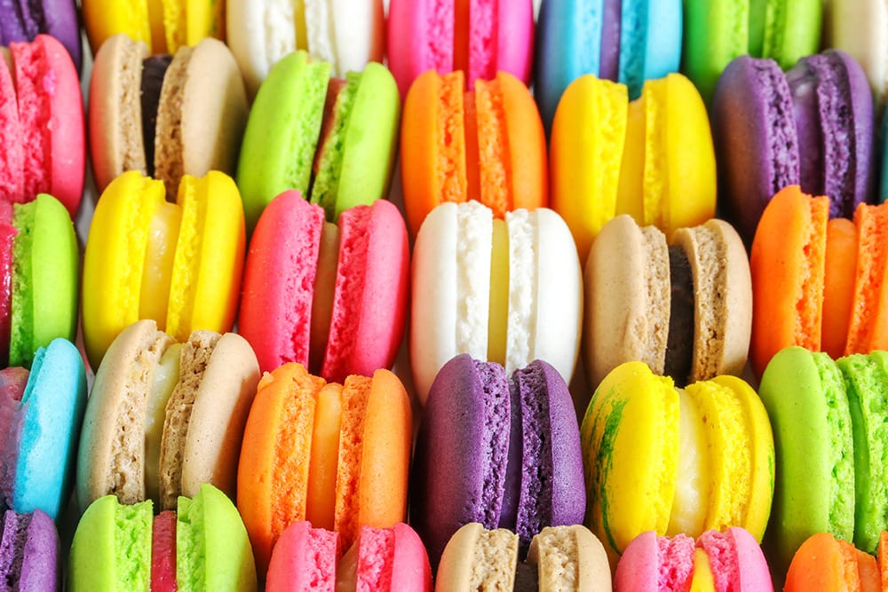 Macarons colorés